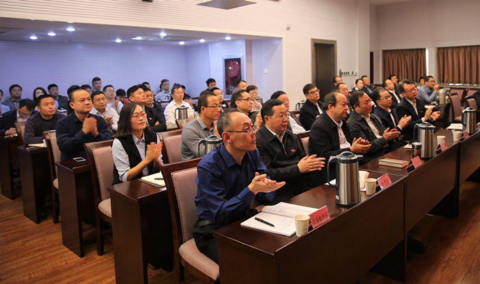 1新疆维吾尔自治区纪委监察厅机关对十九大报告再学习_副本.jpg