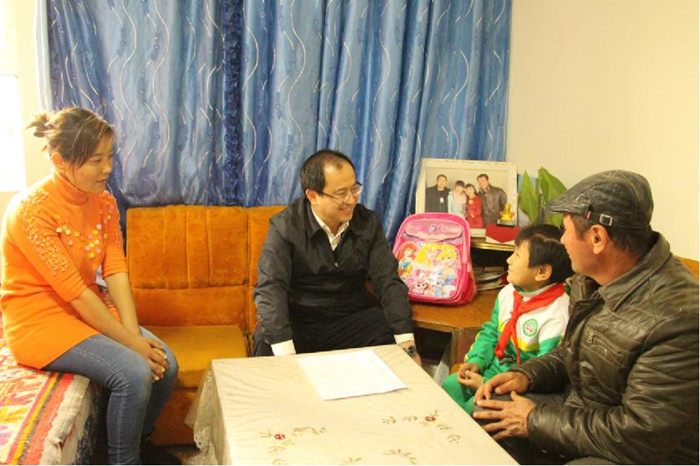 州党委常委、纪委书记、监委代主任安峰到且末县和若羌县调研指导工作