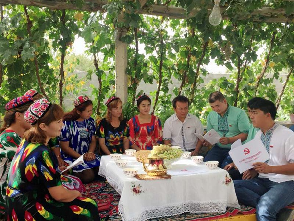 【纪检人·镜头】 大家一起来学习宣传《条例》