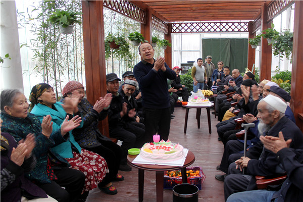 【纪检人·镜头】送出温暖 收获温情