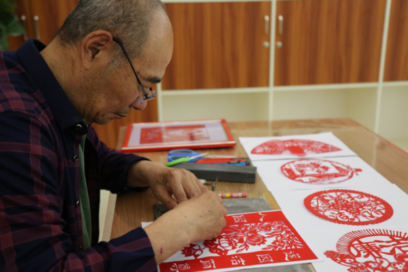 【纪检人·镜头】为廉洁文化“剪彩”