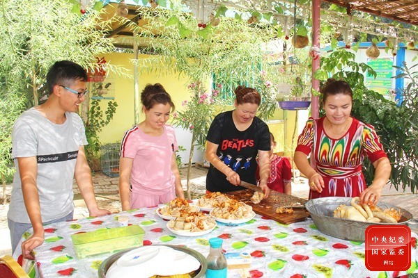 镜头 | 注重家庭 注重家教 注重家风
