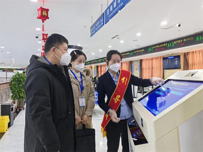 1.博湖县纪委监委聚焦履职尽责不力、群众诉求解决不力等问题，深入开展“庸懒散浮拖”问题专项整治，重点查处为民服务态度消极、推诿扯皮、敷衍应付等行为，以专项整治推动作风建设。（博湖县纪委监委  郭盛男 摄）.jpg