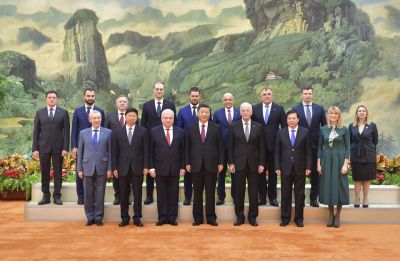 习近平会见统一俄罗斯党代表团