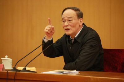 王岐山同志在《人民日报》发表署名文章:开启新时代 踏上新征程