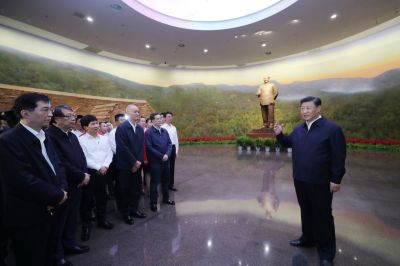 习近平：满怀信心继续把新中国巩固好发展好